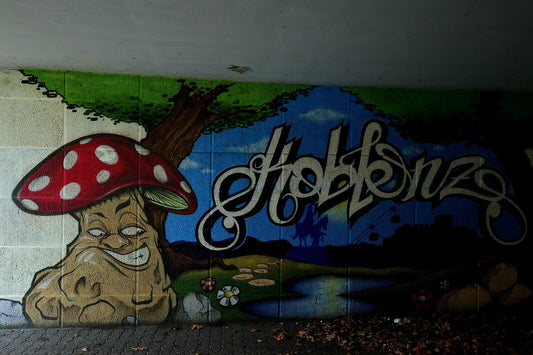 Comment le streetwear graffiti te permet d’affirmer ton identité urbaine